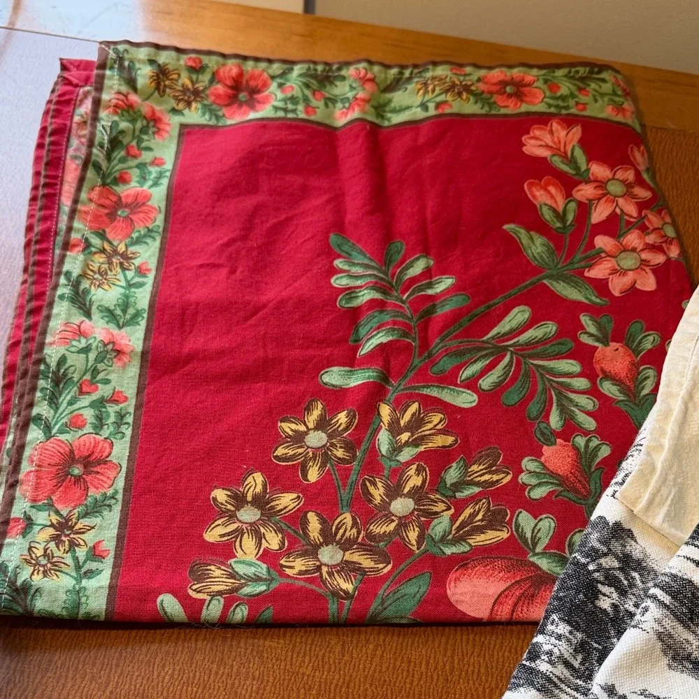 Set‎ of Decorative Kitchen Towels - Black & White Toile + Red Floral
